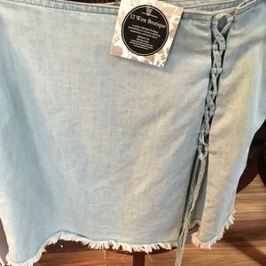 1250*C aka 12 West Boutique -Women's Size M Jean Laced & Fringe Skirt NWT
